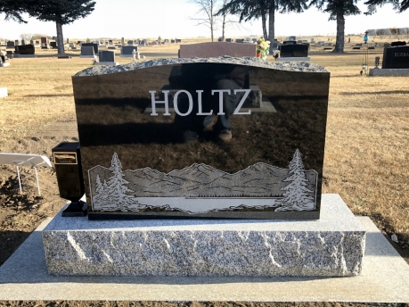3652 – Holtz (Back)